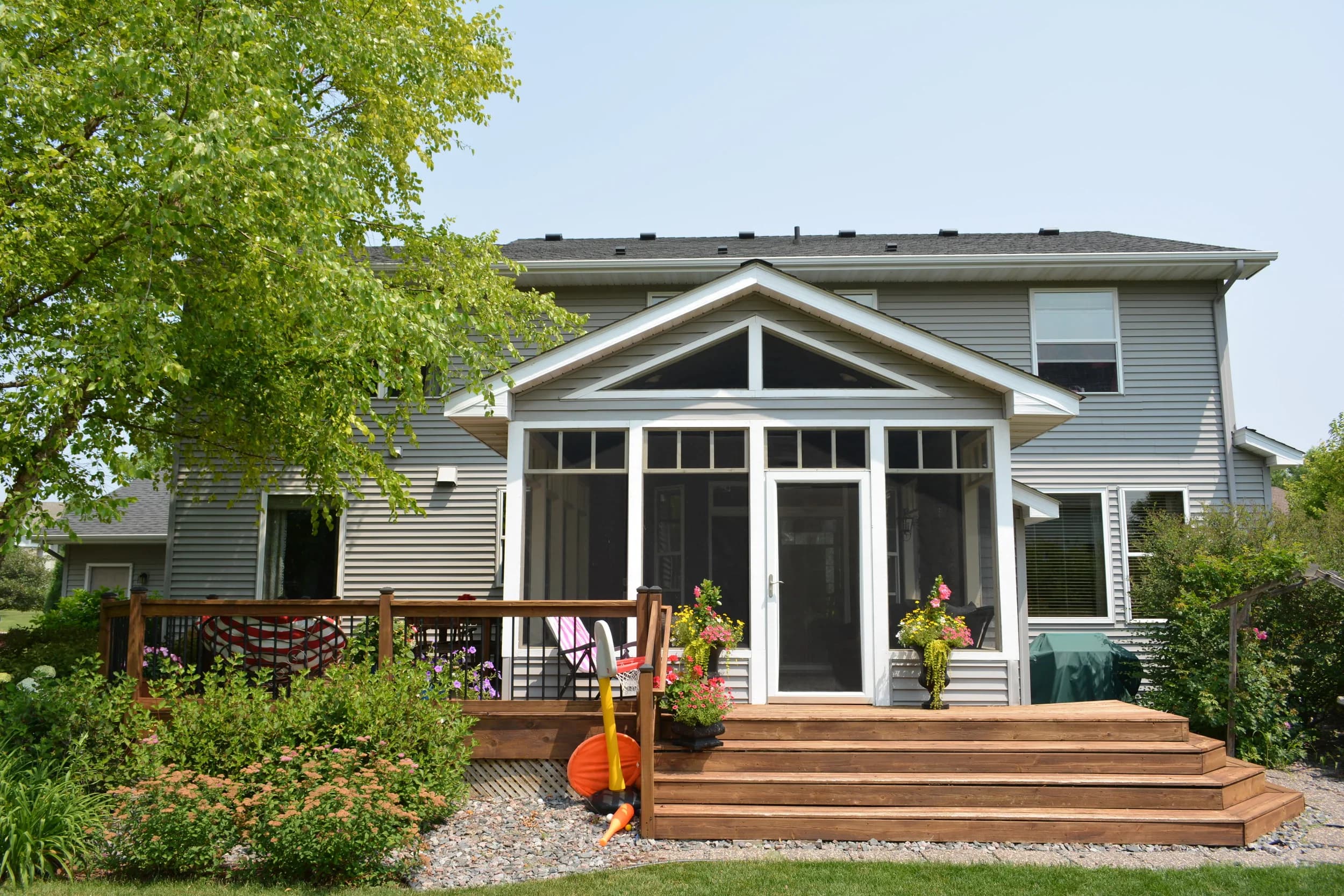 Deck refinishing in Shakopee