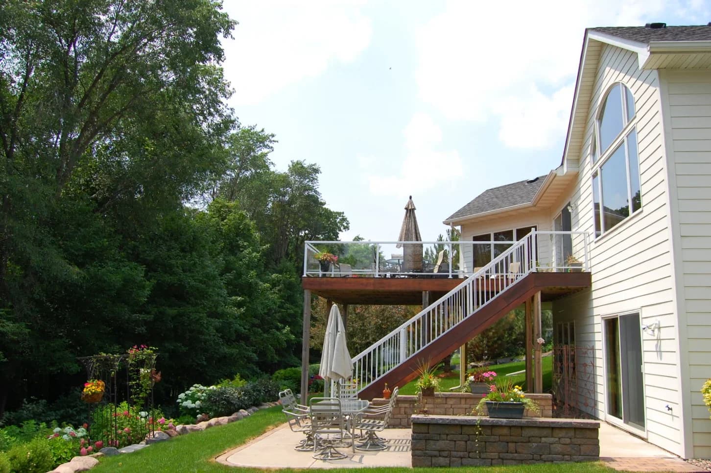 Deck refinishing in Shakopee
