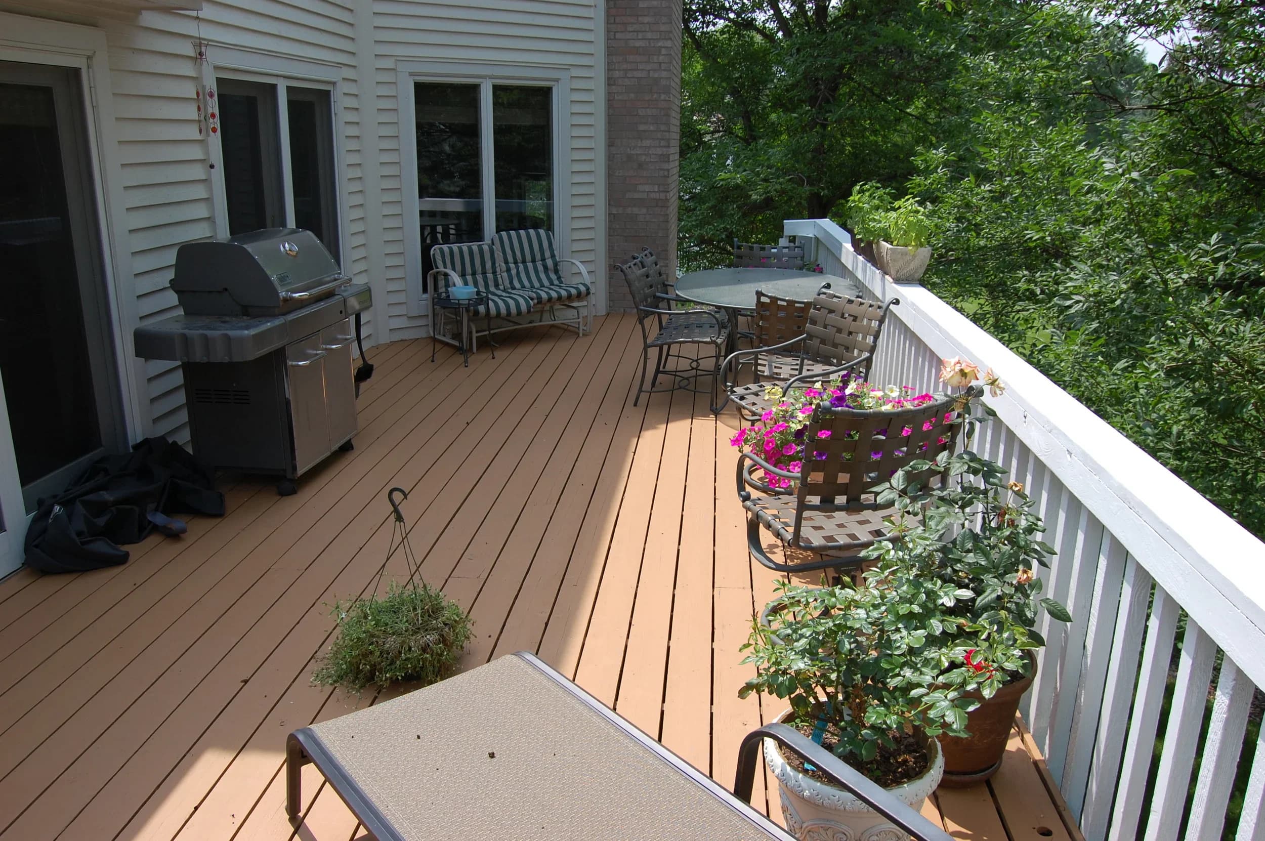 Deck refinishing in Shakopee