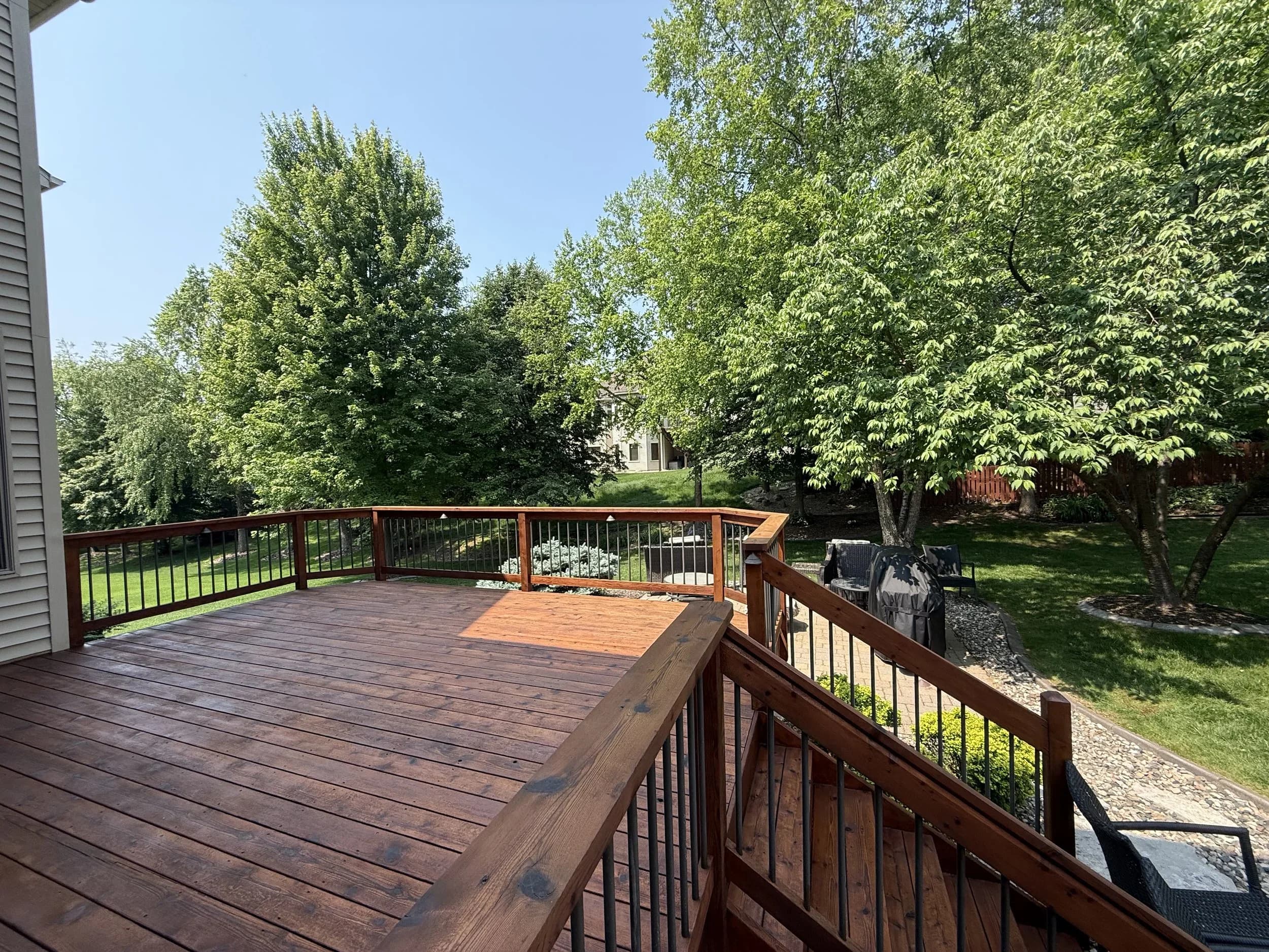 Deck refinishing in Shakopee